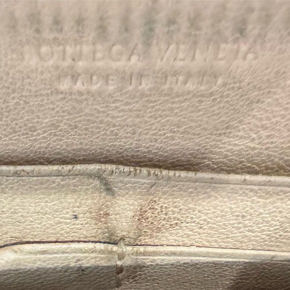 Pre-owned Botegga Veneta Snakeskin Wallet. Video is best depiction of color - Picture 5 of 8